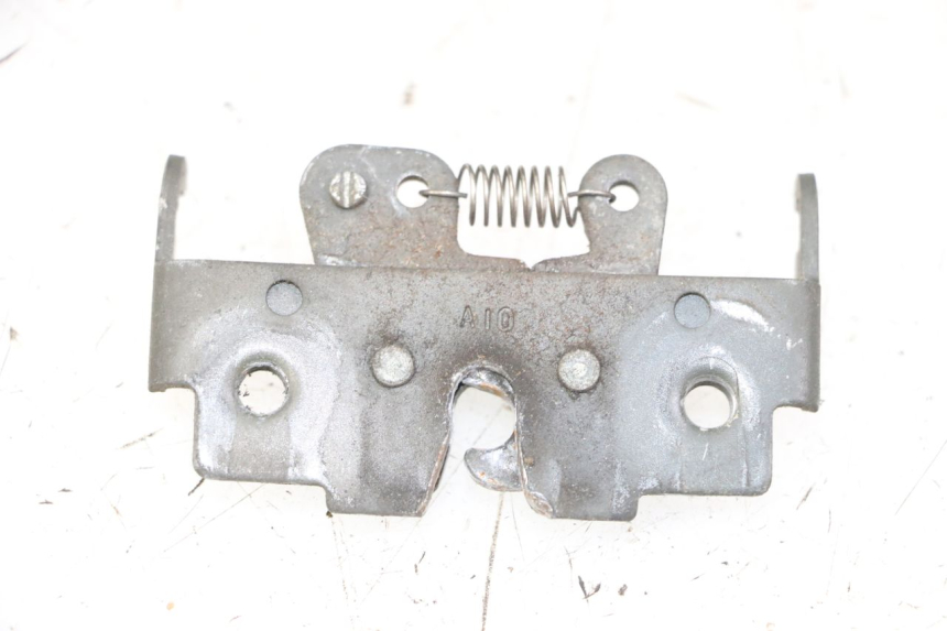 photo de Zamek siedzenia YAMAHA X-MAX XMAX ABS 250 (2010 - 2014) - Zoom stanu zużycia