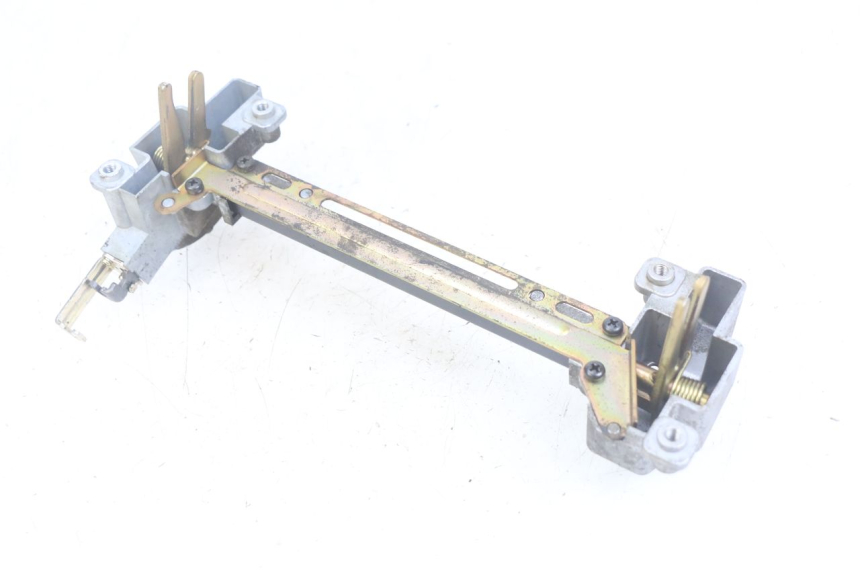 photo de Zamek siedzenia YAMAHA YP MAJESTY 400 (2004 - 2008) - Widok główny