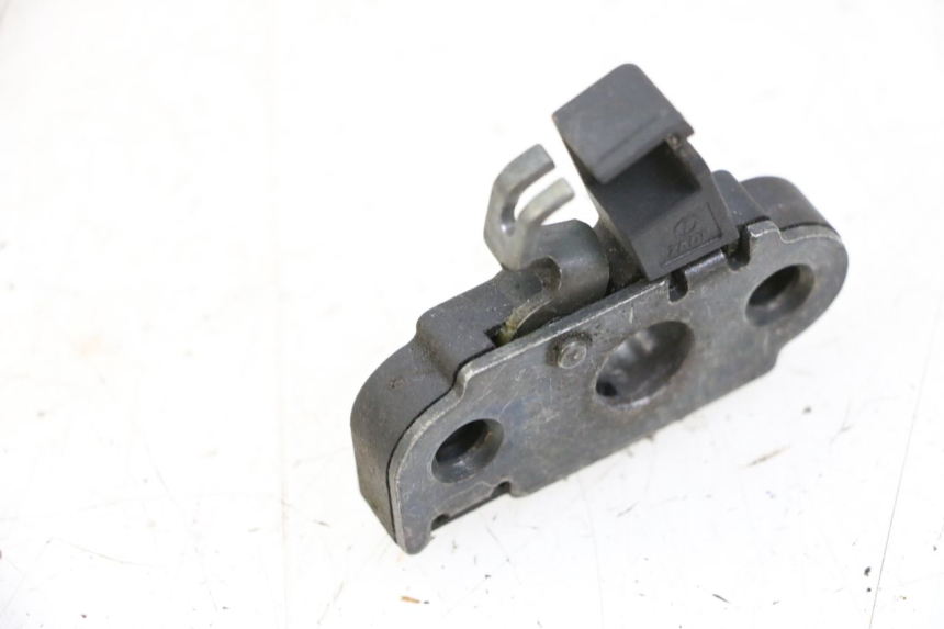 photo de Zamek siedzenia YAMAHA YP MAJESTY 125 (2002 - 2006) - Szczegół części