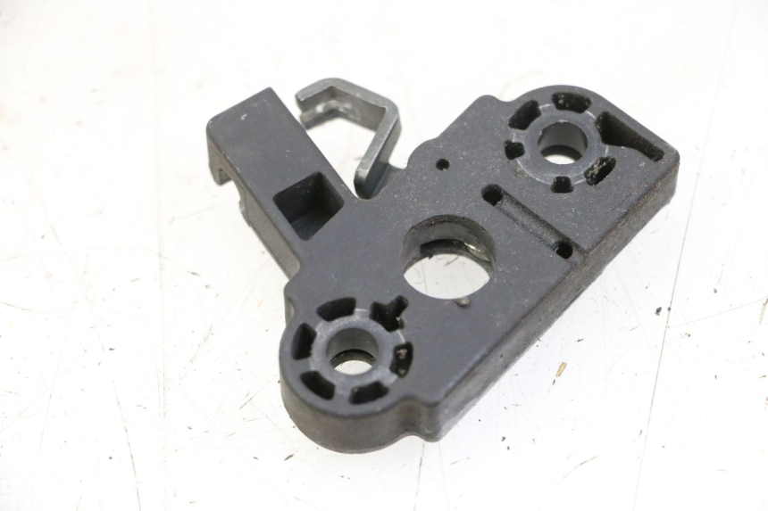 photo de Zamek siedzenia YAMAHA YP MAJESTY 125 (2002 - 2006) - Inny kąt widzenia