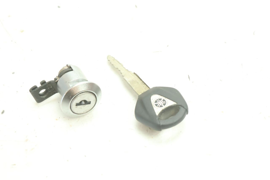 photo de ZAMEK SIEDZENIA YAMAHA YZF R6 600 (2008 - 2009) - Szczegół części