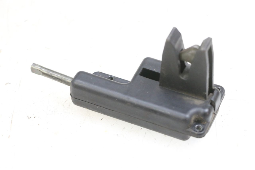 photo de ZAMEK SIEDZENIA PIAGGIO ZIP 4T 50 (2018 - 2020) - Widok główny