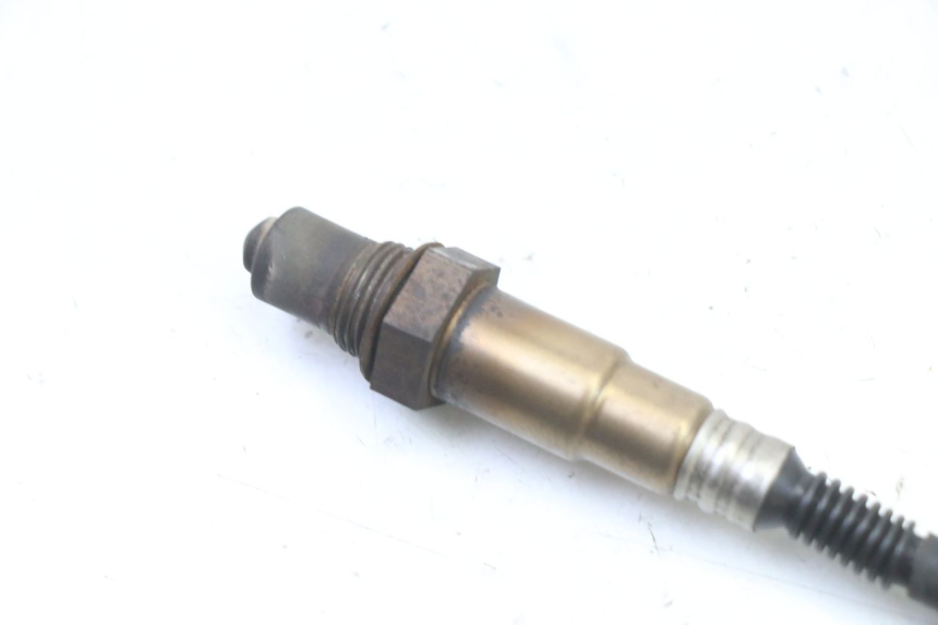 photo de SONDA LAMBDA PEUGEOT SATELIS 250 (2006 - 2012) - Inny kąt widzenia