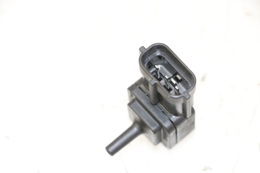 photo de CZUJNIK CIŚNIENIA POWIETRZA SUZUKI BURGMAN 125 (2007 - 2014) - Szczegół części