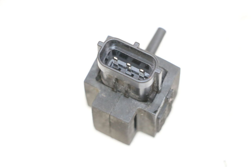 photo de CZUJNIK CIŚNIENIA POWIETRZA SUZUKI BURGMAN 650 (2013 - 2020) - Zbliżenie techniczne