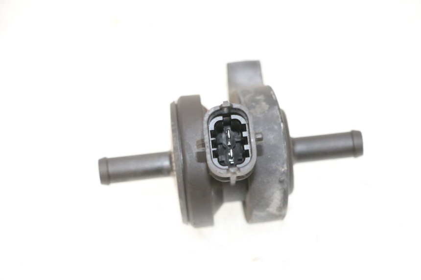 photo de CZUJNIK CIŚNIENIA POWIETRZA PIAGGIO MP3 HPE 300 (2019 - 2026) - Inny kąt widzenia