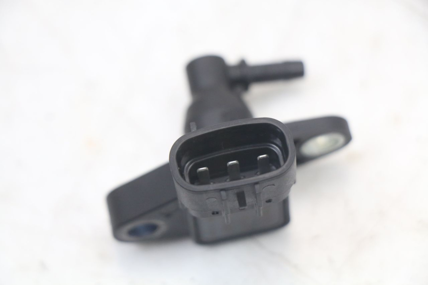 photo de CZUJNIK CIŚNIENIA POWIETRZA ROYAL ENFIELD CONTINENTAL GT 650 (2019 - 2024) - Zbliżenie techniczne