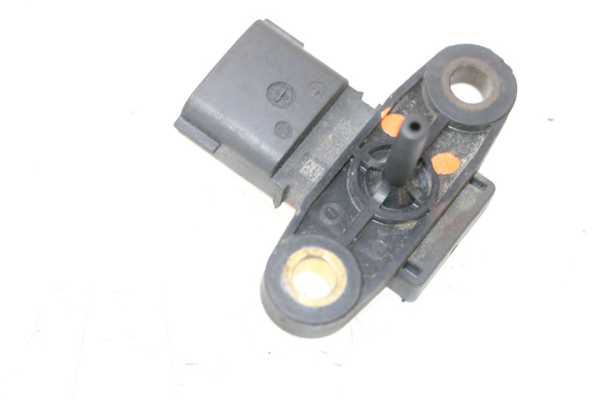 photo de CZUJNIK CIŚNIENIA POWIETRZA PEUGEOT SATELIS COMPRESSOR K15 125 (2006 - 2009) - Zbliżenie techniczne