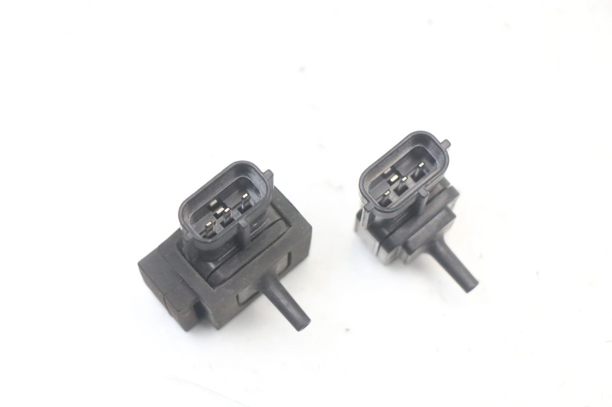 photo de CZUJNIK CIŚNIENIA POWIETRZA SUZUKI GSR 750 (2011 - 2017) - Zbliżenie techniczne