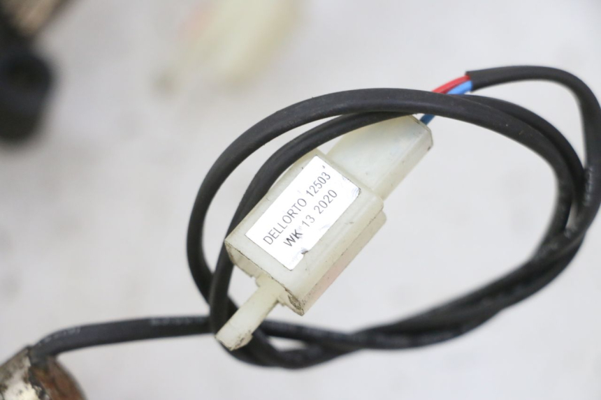 photo de CZUJNIK CIŚNIENIA POWIETRZA PEUGEOT TWEET 4T 50 (2018 - 2022) - Zbliżenie techniczne