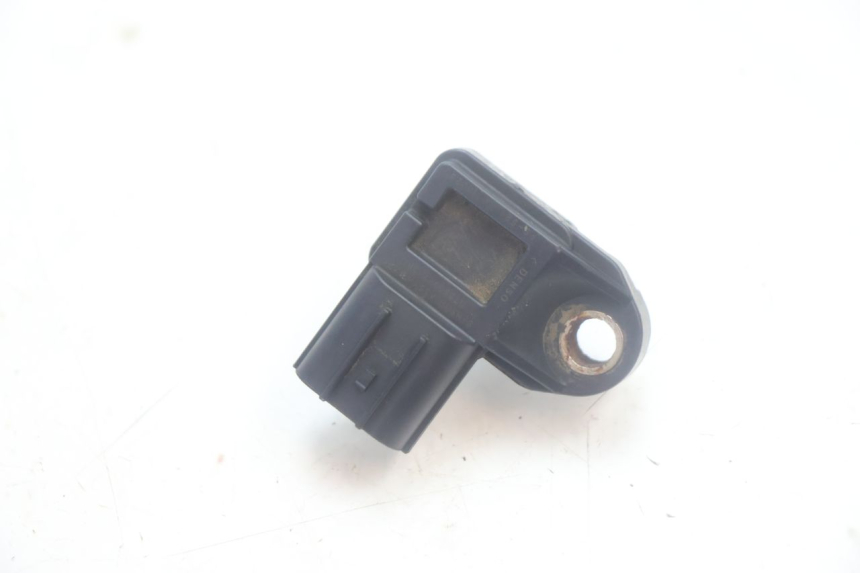 photo de CZUJNIK CIŚNIENIA POWIETRZA HONDA XLV VARADERO 125 (2007 - 2012) - Inny kąt widzenia