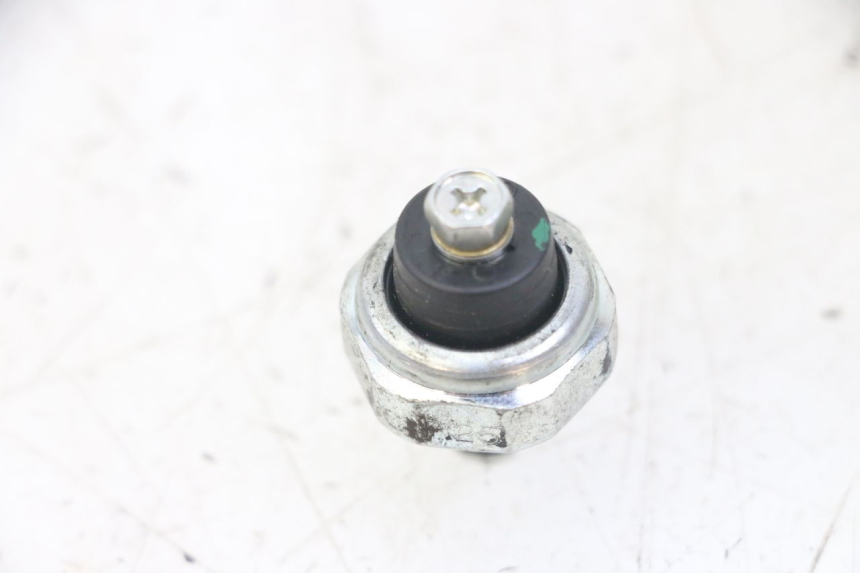 photo de CZUJNIK CIŚNIENIA OLEJU HONDA FORZA ABS 300 (2013 - 2017) - Szczegół części