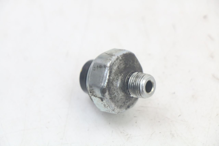 photo de CZUJNIK CIŚNIENIA OLEJU HAMULCOWEGO HONDA FJS SILVERWING SILVER WING 600 (2001 - 2010) - Inny kąt widzenia