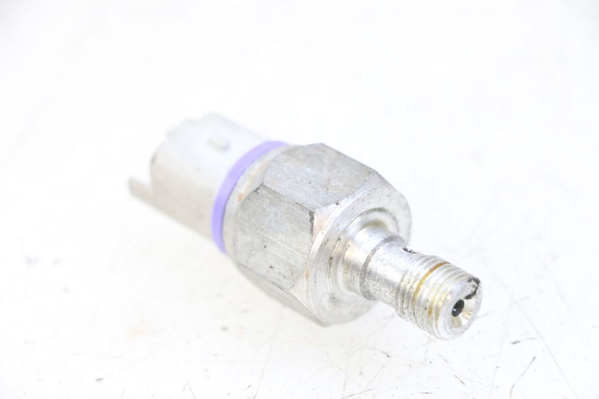 photo de CZUJNIK CIŚNIENIA OLEJU HAMULCOWEGO PIAGGIO IE MP3 YOURBAN 300 (2011 - 2016) - Szczegół części