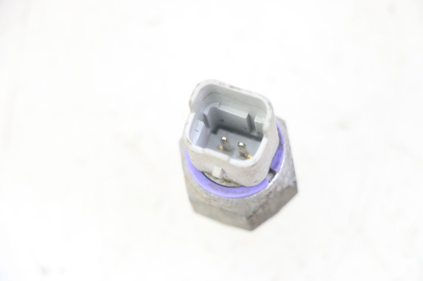 photo de CZUJNIK CIŚNIENIA OLEJU HAMULCOWEGO PIAGGIO IE MP3 YOURBAN 300 (2011 - 2016) - Zoom stanu zużycia