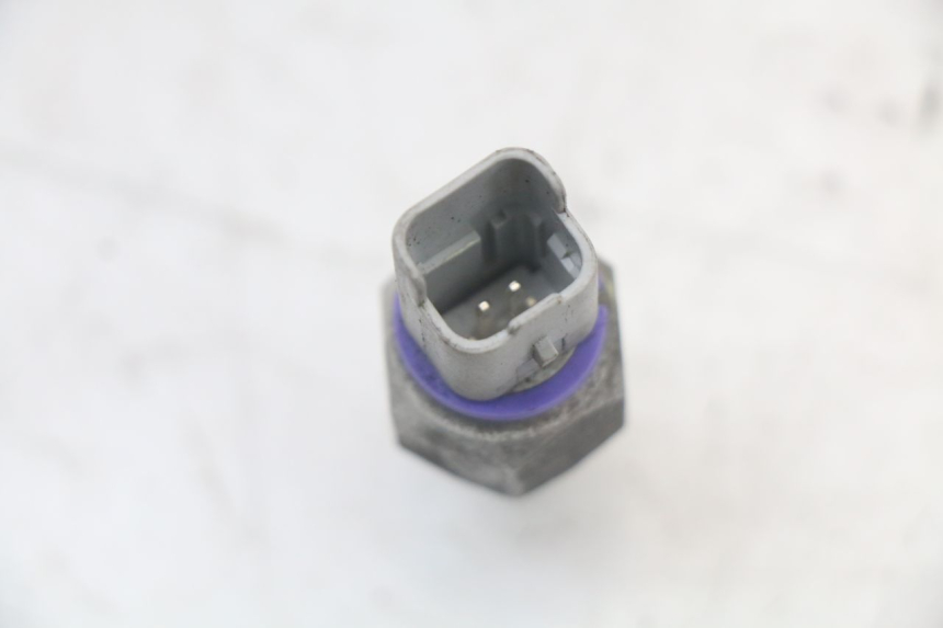 photo de CZUJNIK CIŚNIENIA OLEJU HAMULCOWEGO PIAGGIO MP3 HPE 350 (2018 - 2020) - Zoom stanu zużycia