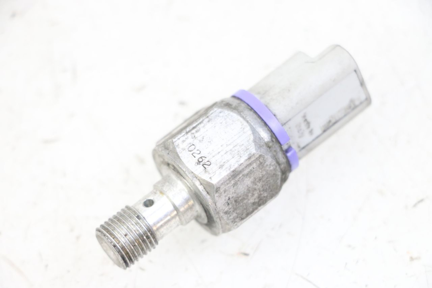 photo de CZUJNIK CIŚNIENIA OLEJU HAMULCOWEGO PIAGGIO MP3 LT 300 (2010 - 2016) - Inny kąt widzenia