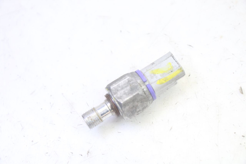 photo de CZUJNIK CIŚNIENIA OLEJU HAMULCOWEGO PIAGGIO MP3 500 (2016 - 2018) - Szczegół części