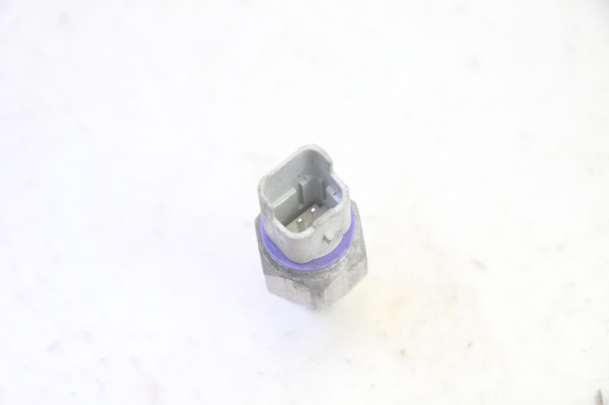 photo de CZUJNIK CIŚNIENIA OLEJU HAMULCOWEGO PIAGGIO MP3 500 (2016 - 2018) - Zoom stanu zużycia