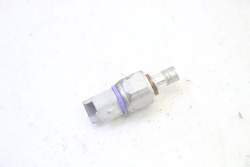 photo de CZUJNIK CIŚNIENIA OLEJU HAMULCOWEGO PIAGGIO MP3 500 (2016 - 2018) - Inny kąt widzenia