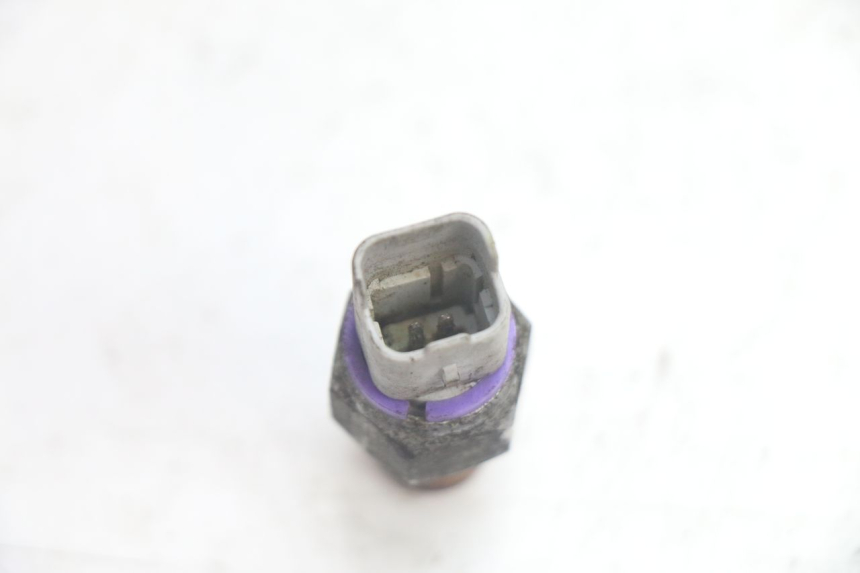 photo de CZUJNIK CIŚNIENIA OLEJU HAMULCOWEGO PIAGGIO MP3 125 (2006 - 2014) - Zoom stanu zużycia