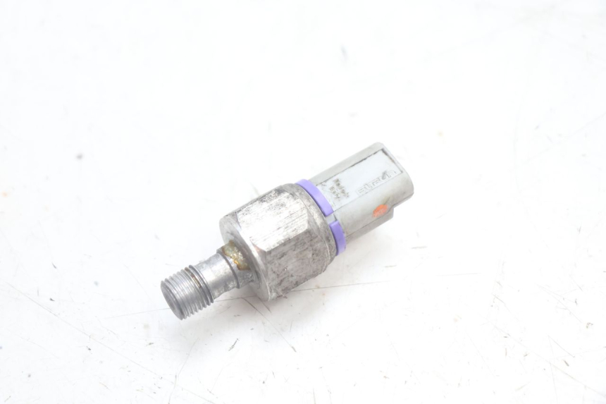 photo de CZUJNIK CIŚNIENIA OLEJU HAMULCOWEGO PIAGGIO MP3 125 (2006 - 2014) - Szczegół części