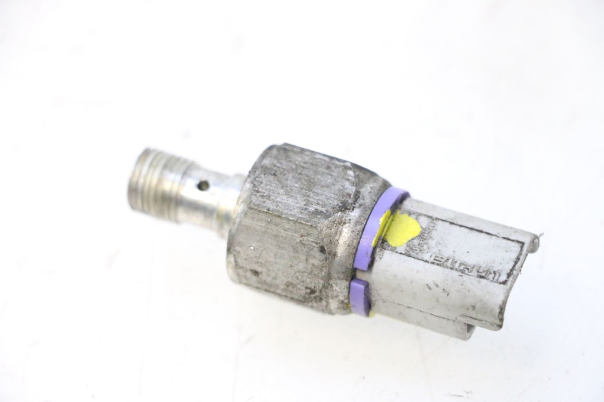 photo de CZUJNIK CIŚNIENIA OLEJU HAMULCOWEGO PIAGGIO MP3 500 (2011 - 2015) - Zoom stanu zużycia