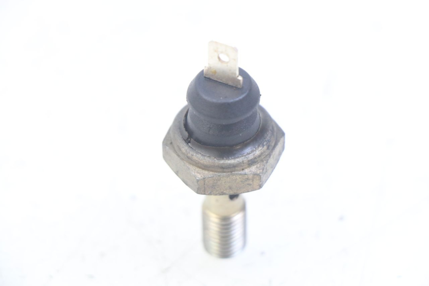 photo de CZUJNIK CIŚNIENIA OLEJU TRIUMPH SPRINT ST 955 (1999 - 2001) - Szczegół części