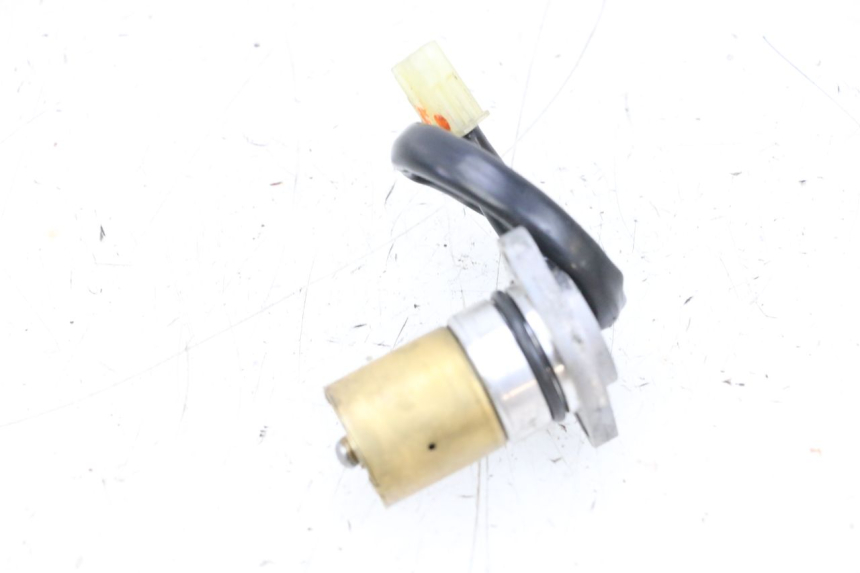 photo de CZUJNIK CIŚNIENIA OLEJU YAMAHA TDM ABS 900 (2002 - 2014) - Zbliżenie techniczne