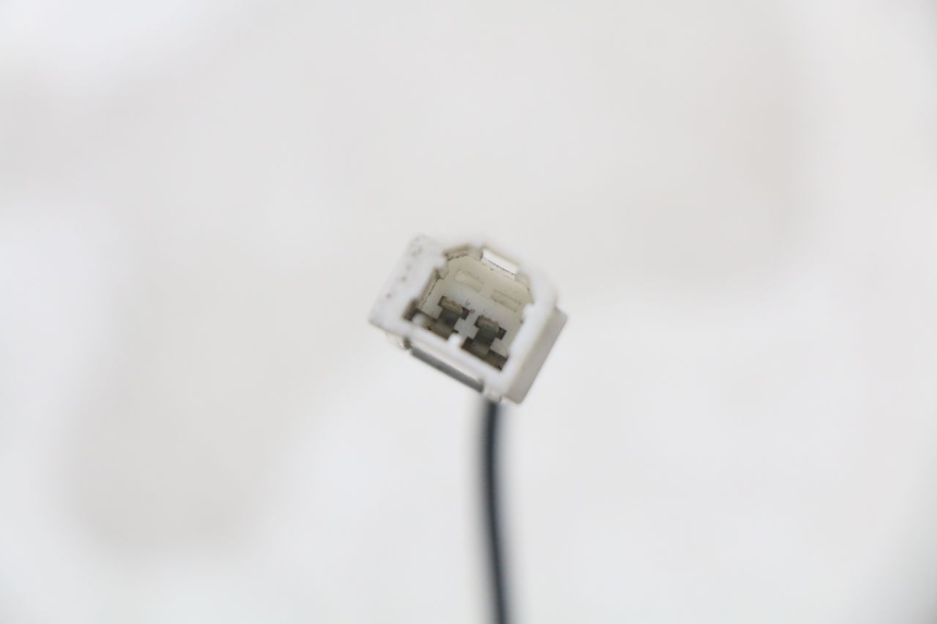 photo de CZUJNIK TEMPERATURY ZEWNĘTRZNEJ PEUGEOT SATELIS 125 (2010 - 2012) - Inny kąt widzenia