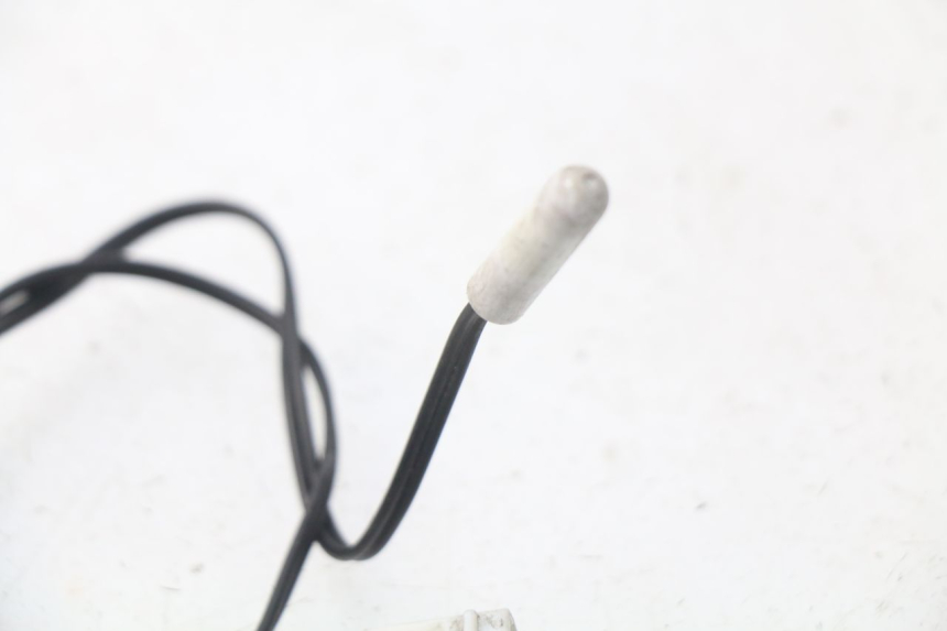 photo de CZUJNIK TEMPERATURY ZEWNĘTRZNEJ PEUGEOT SATELIS 300 (2012 - 2015) - Inny kąt widzenia