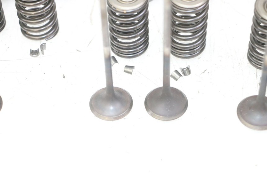 photo de ZAWÓR HONDA CB R 1000 (2018 - 2023) - Szczegóły charakterystyczne