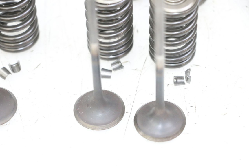 photo de ZAWÓR HONDA CB R 1000 (2018 - 2023) - Zbliżenie komponentów