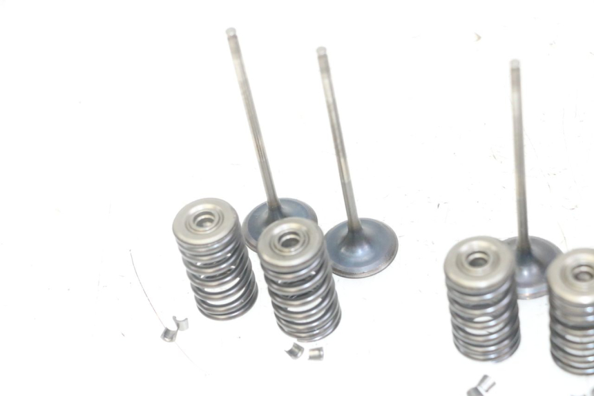 photo de ZAWÓR HONDA CB R 1000 (2018 - 2023) - Struktura - zbliżenie