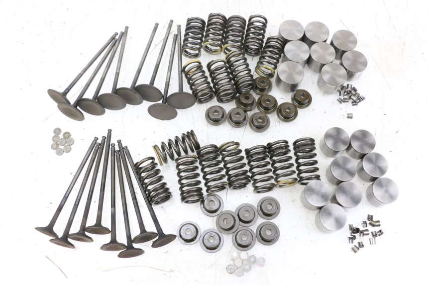 photo de ZAWÓR SUZUKI GSR 750 (2011 - 2017) - Widok główny