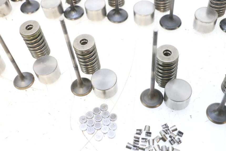 photo de ZAWÓR YAMAHA XJ6 600 (2008 - 2016) - Szczegóły charakterystyczne