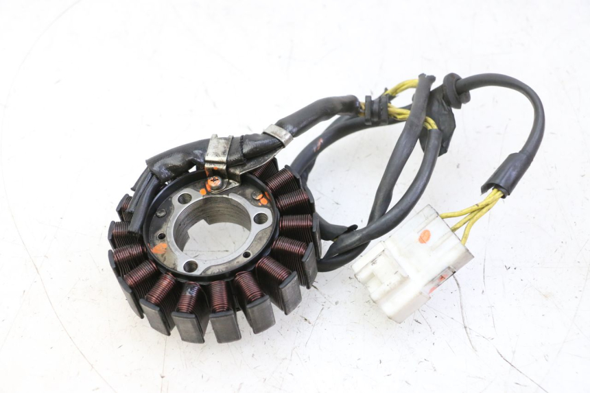 photo de STATOR HONDA FES S-WING SWING ABS 125 (2007 - 2015) - Zbliżenie techniczne
