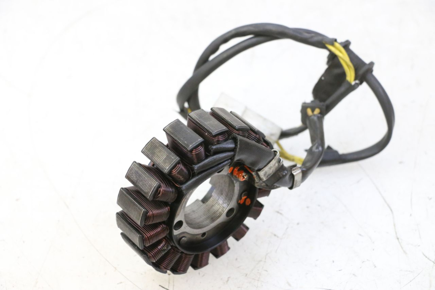 photo de STATOR HONDA FES S-WING SWING ABS 125 (2007 - 2015) - Punkty mocowania