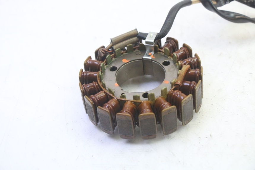 photo de STATOR YAMAHA FZ6 N FAZER 600 (2004 - 2006) - Szczegół części