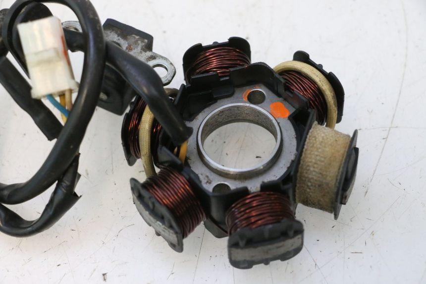 photo de STATOR PEUGEOT LUDIX 50 (2008 - 2017) - Inny kąt widzenia