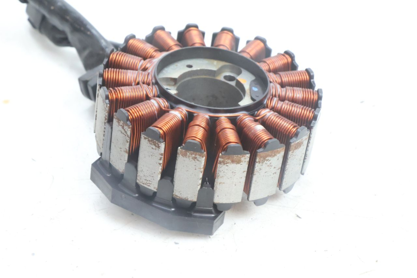 photo de STATOR YAMAHA N-MAX NMAX 125 (2021 - 2024) - Inny kąt widzenia