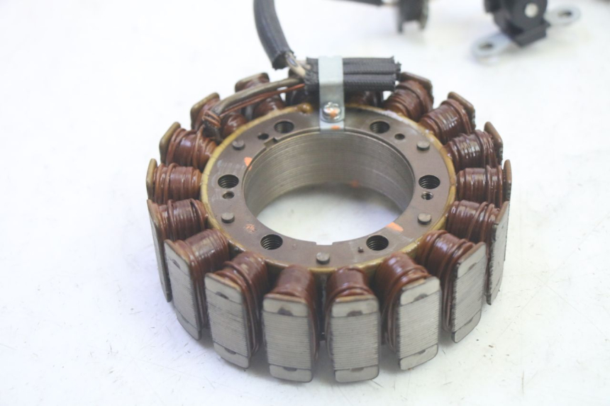 photo de STATOR YAMAHA TDM ABS 900 (2002 - 2014) - Szczegół części