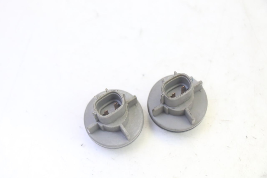 photo de UCHWYT ŻARÓWKI SUZUKI BURGMAN 125 (2007 - 2014) - Inny kąt widzenia