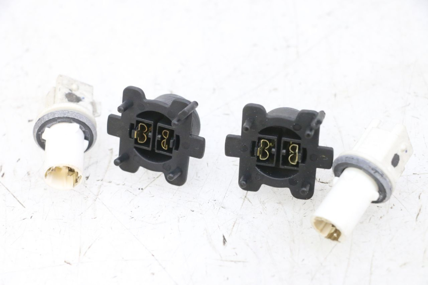 photo de UCHWYT ŻARÓWKI SUZUKI BURGMAN 125 (2007 - 2014) - Widok główny