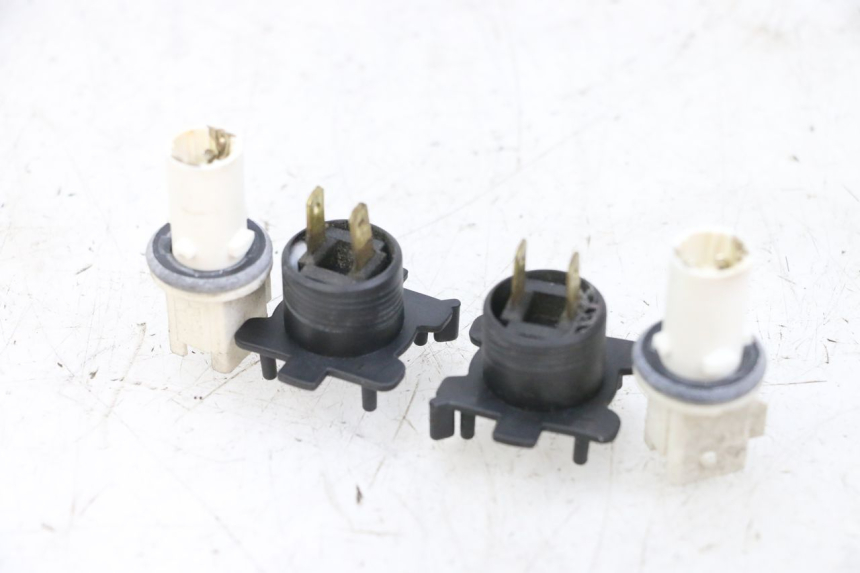 photo de UCHWYT ŻARÓWKI SUZUKI BURGMAN 125 (2007 - 2014) - Szczegół części