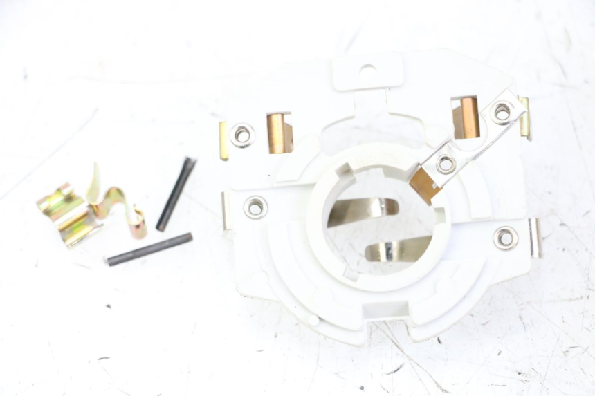 photo de UCHWYT ŻARÓWKI SUZUKI CP 80 (1985 - 1996) - Widok główny