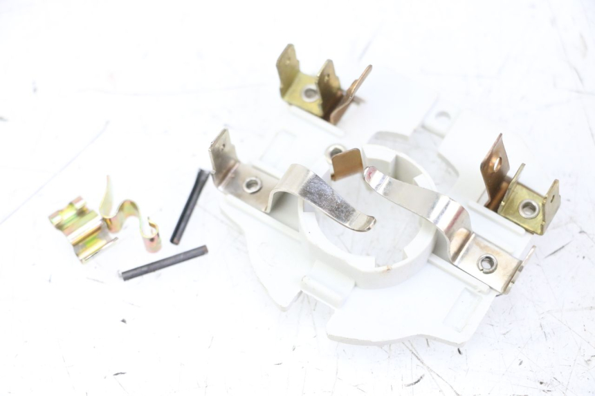 photo de UCHWYT ŻARÓWKI SUZUKI CP 80 (1985 - 1996) - Szczegół części