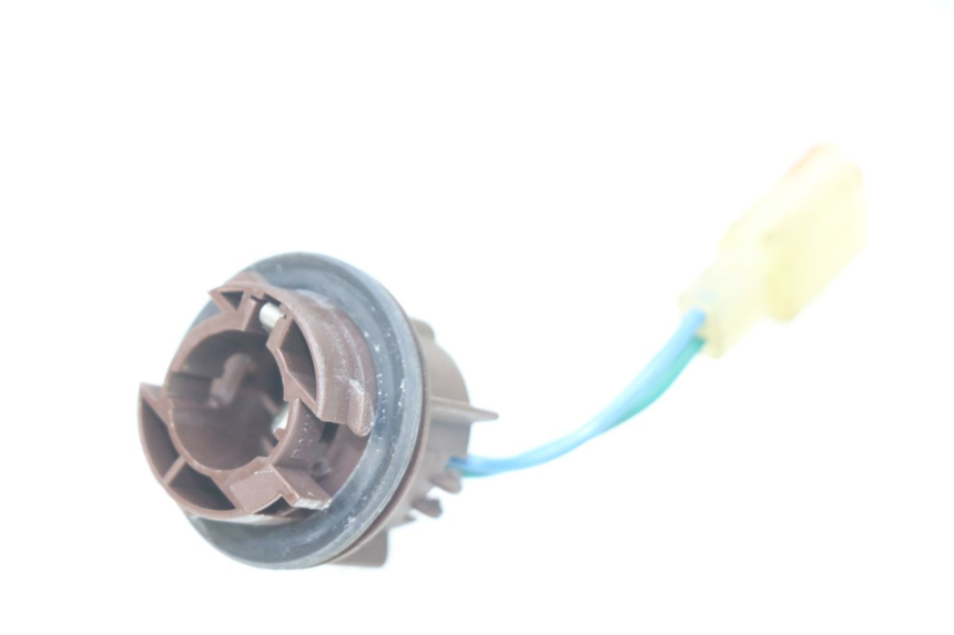 photo de UCHWYT ŻARÓWKI HONDA FES PANTHEON 2T 125 (1998 - 2002) - Inny kąt widzenia