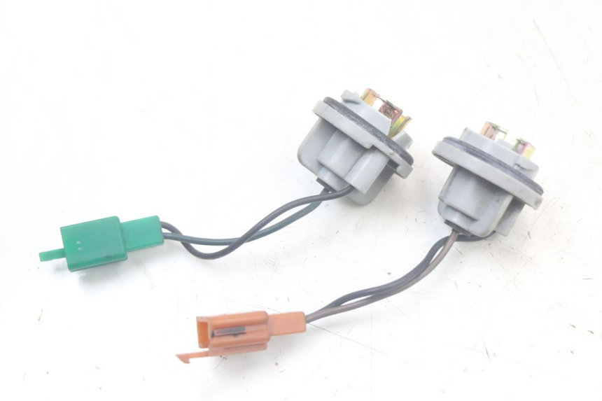 photo de UCHWYT ŻARÓWKI MBK FLAME X 125 (2007 - 2016) - Inny kąt widzenia