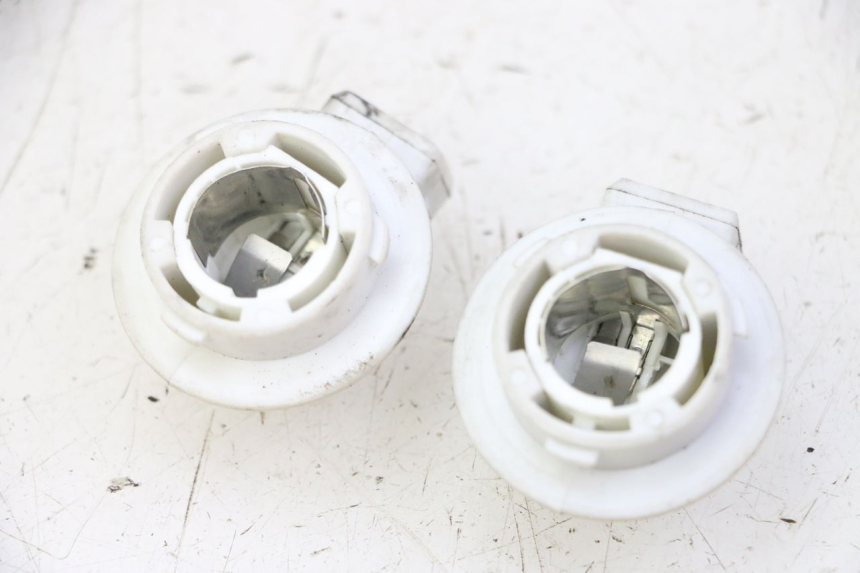 photo de UCHWYT ŻARÓWKI PIAGGIO LXV 4T 50 (2009 - 2013) - Widok główny